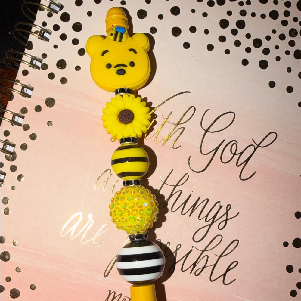 Bear w/bee on head beaded pen
